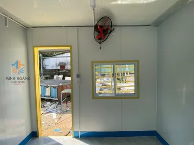 Container văn phòng 10 feet vàng kem đầy đủ tiện nghi điện đèn quạt