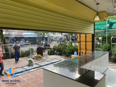 Container Cafe Sân Thượng 20 Feet Sang Trọng: Quầy Bar Chữ L Và Hệ Thống Đèn Decor