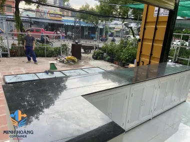 Container Cafe Sân Thượng 20 Feet Sang Trọng: Quầy Bar Chữ L Và Hệ Thống Đèn Decor