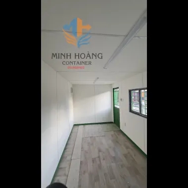 Nhà container 20 feet có toilet xanh lá viền đen