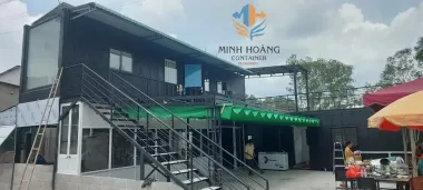 Container nhà ở lắp ghép 2 tầng 2x40 feet đen khung kính có toilet