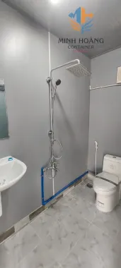 Container nhà ở lắp ghép 2 tầng 2x40 feet đen khung kính có toilet