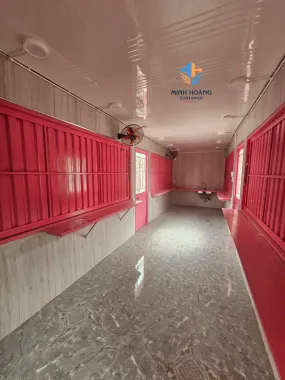 Container cafe 40 feet có sân thượng màu hồng pastel 
