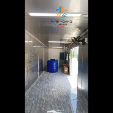 Nhà container 40 feet màu xám khung kính đầy đủ công năng làm từ vỏ cont lạnh có wc + máy lạnh option chia 3 phòng