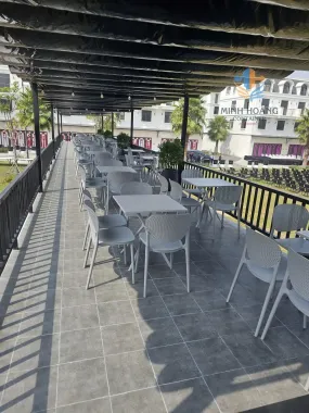 Container cafe lắp ghép 2x40 feet trắng + container toilet 40 feet xanh lá 