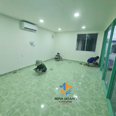 Container Showroom Kính Cường Lực Xanh Viền Cam – Giải Pháp Kinh Doanh Hiện Đại, Linh Hoạt