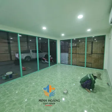 Container Showroom Kính Cường Lực Xanh Viền Cam – Giải Pháp Kinh Doanh Hiện Đại, Linh Hoạt