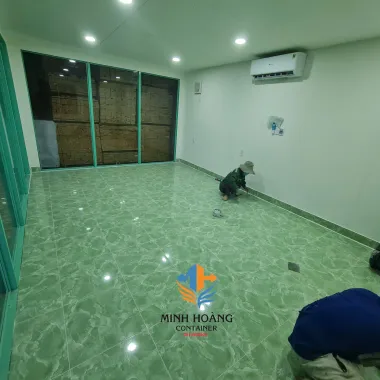 Container Showroom Kính Cường Lực Xanh Viền Cam – Giải Pháp Kinh Doanh Hiện Đại, Linh Hoạt