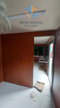 Container Cafe 20 Feet Xanh Lá Chia 2 Phòng Ốp Gỗ Hiện Đại