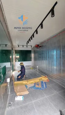 Container Cafe 20 Feet Xanh Lá Viền Vàng Có Kính Hiện Đại