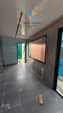 Container Cafe 20 Feet Xanh Lá Viền Vàng Có Kính Hiện Đại