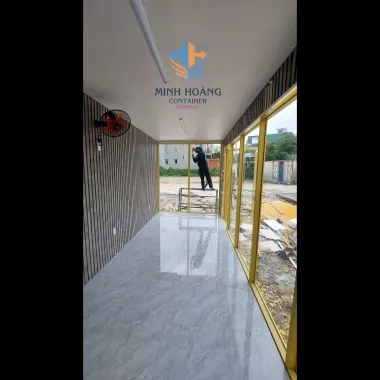 Container Nhà Ở 20 Feet Xanh Lá Viền Vàng Khung Kính Ốp Gỗ