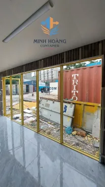Container Nhà Ở 20 Feet Xanh Lá Viền Vàng Khung Kính Ốp Gỗ