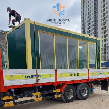 Container Nhà Ở 20 Feet Xanh Lá Viền Vàng Khung Kính Ốp Gỗ
