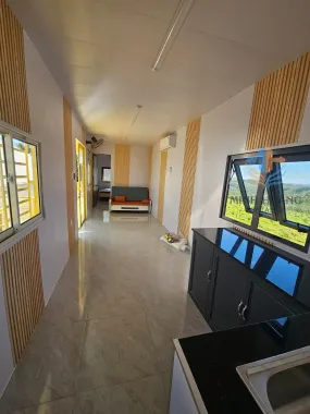 Container Nhà Ở 40 Feet Vàng Kem Ốp Gỗ Có Toilet Hiện Đại 