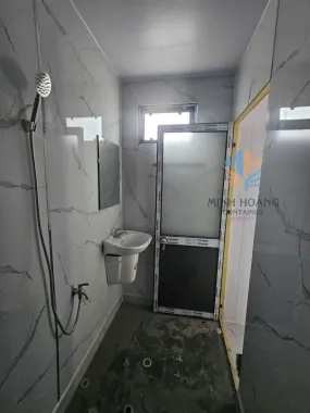Container Nhà Ở 40 Feet Vàng Kem Ốp Gỗ Có Toilet Hiện Đại 