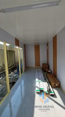Container Văn Phòng 20 Feet Khung Kính: Không Gian Mở Hiện Đại & Màu Vàng Năng Động