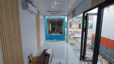 Container Văn Phòng 20 Feet Trắng Khung Kính Có Toilet: Hiện Đại & Tiện Nghi