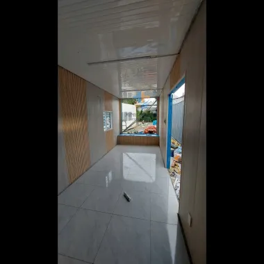 Container Văn Phòng Xanh Dương Ốp Gỗ Dài 7.5m Có Toilet: Giải Pháp Từ Vỏ Cont Lạnh Siêu Cách Nhiệt