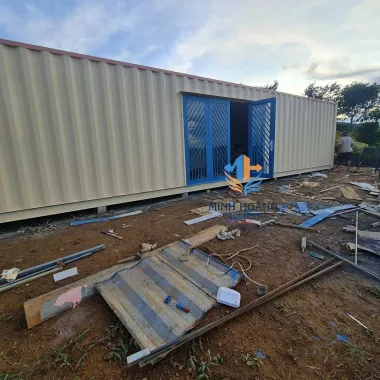 Container Văn Phòng 40 Feet Trắng – Cửa Đại Xanh Dương: Giải Pháp Không Gian Lưu Động Hoàn Hảo Cho Mọi Địa Hình