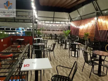 Cụm container lắp ghép nhiều container có sân thượng và mái che