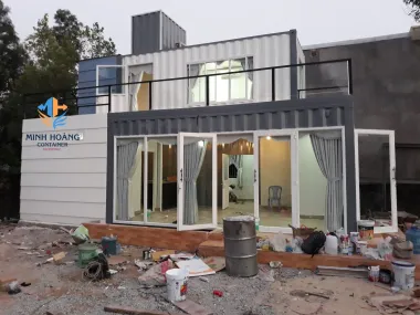 Nhà container lắp ghép 2 tầng khung kính có toilet 3x20 feet