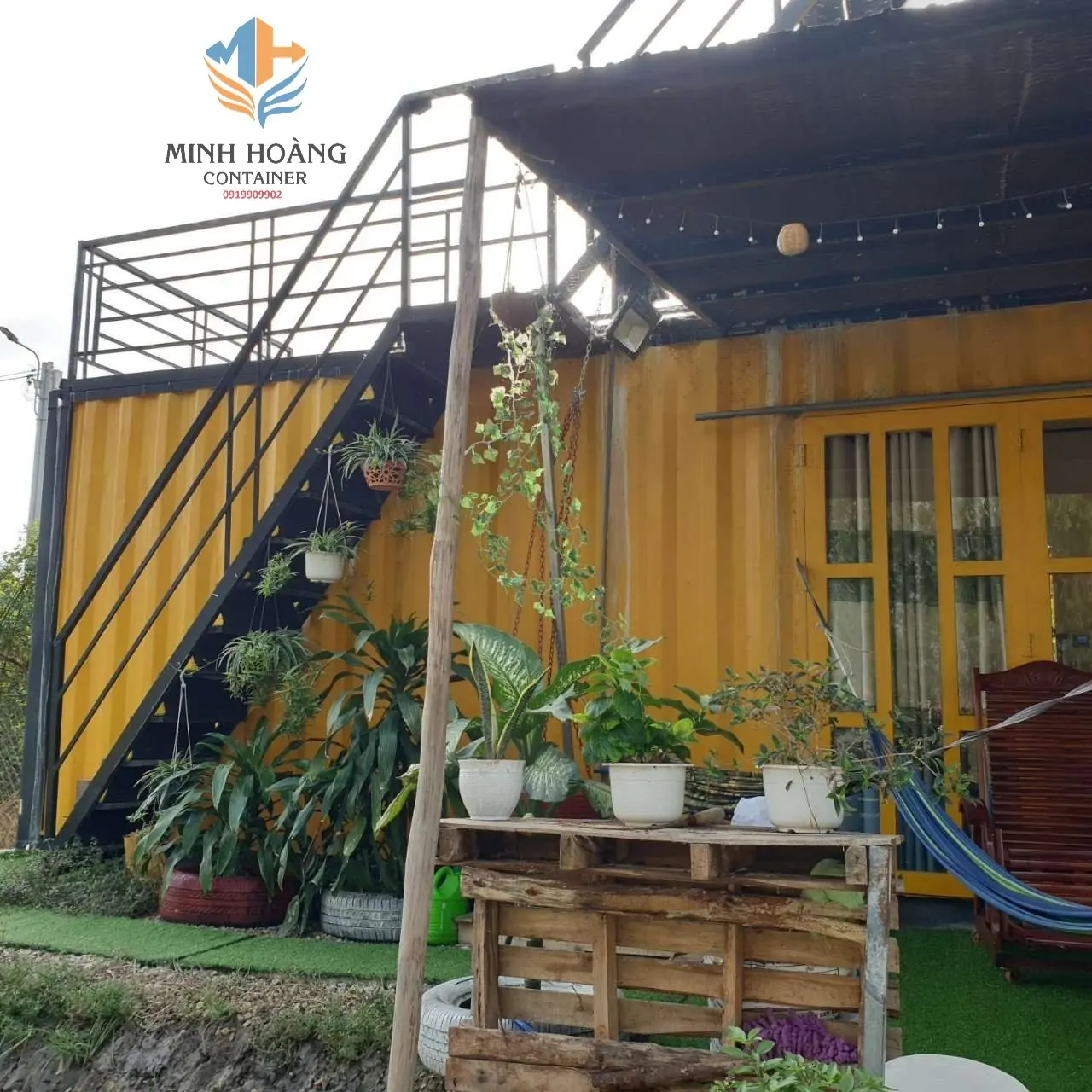 Thiết Kế Nhà Container Chữ L 2x20 Feet Dạng Kính: Tối Ưu Diện Tích, Tích Hợp Ban Công Rộng