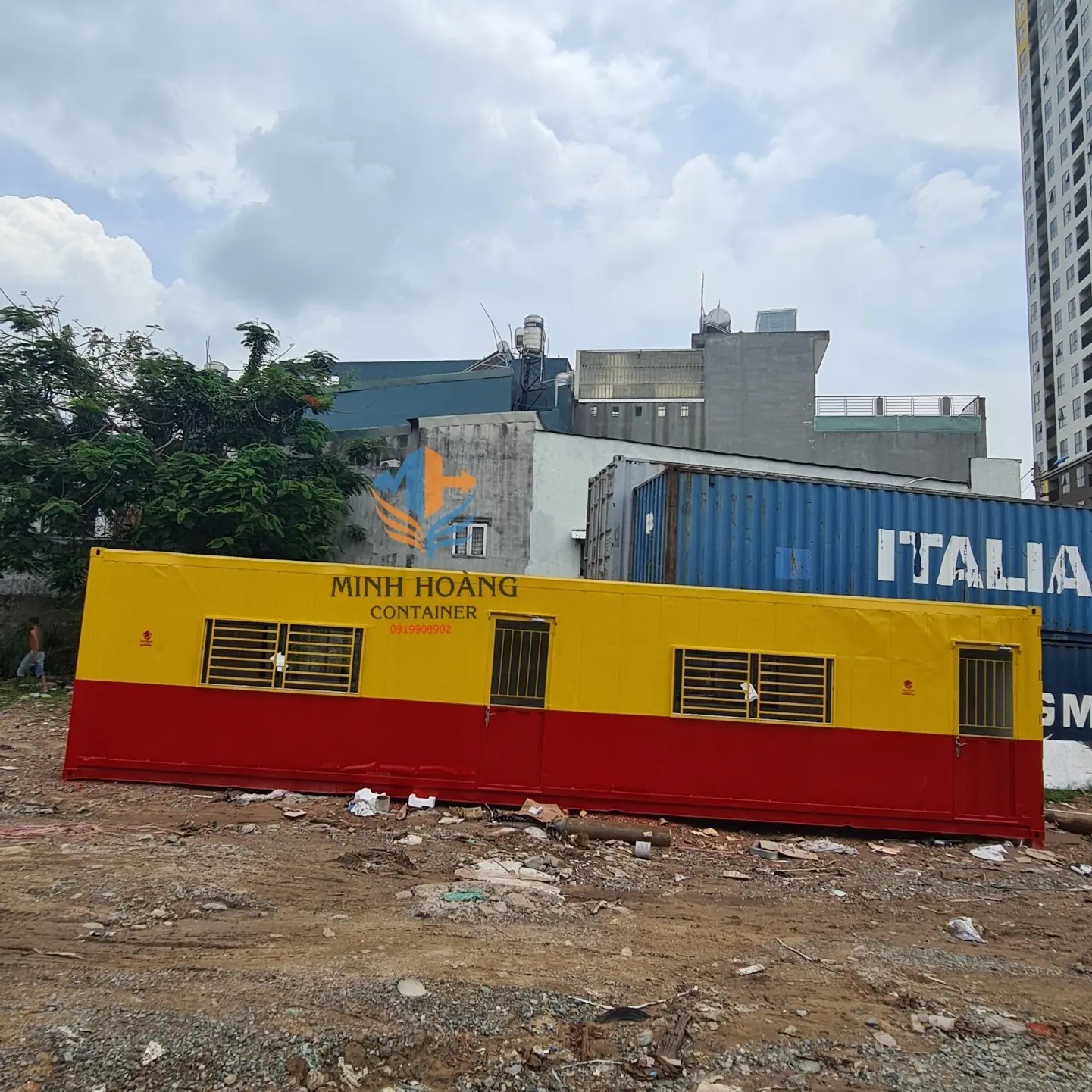 Container văn phòng 40 feet màu vàng đỏ option chia 2 phòng