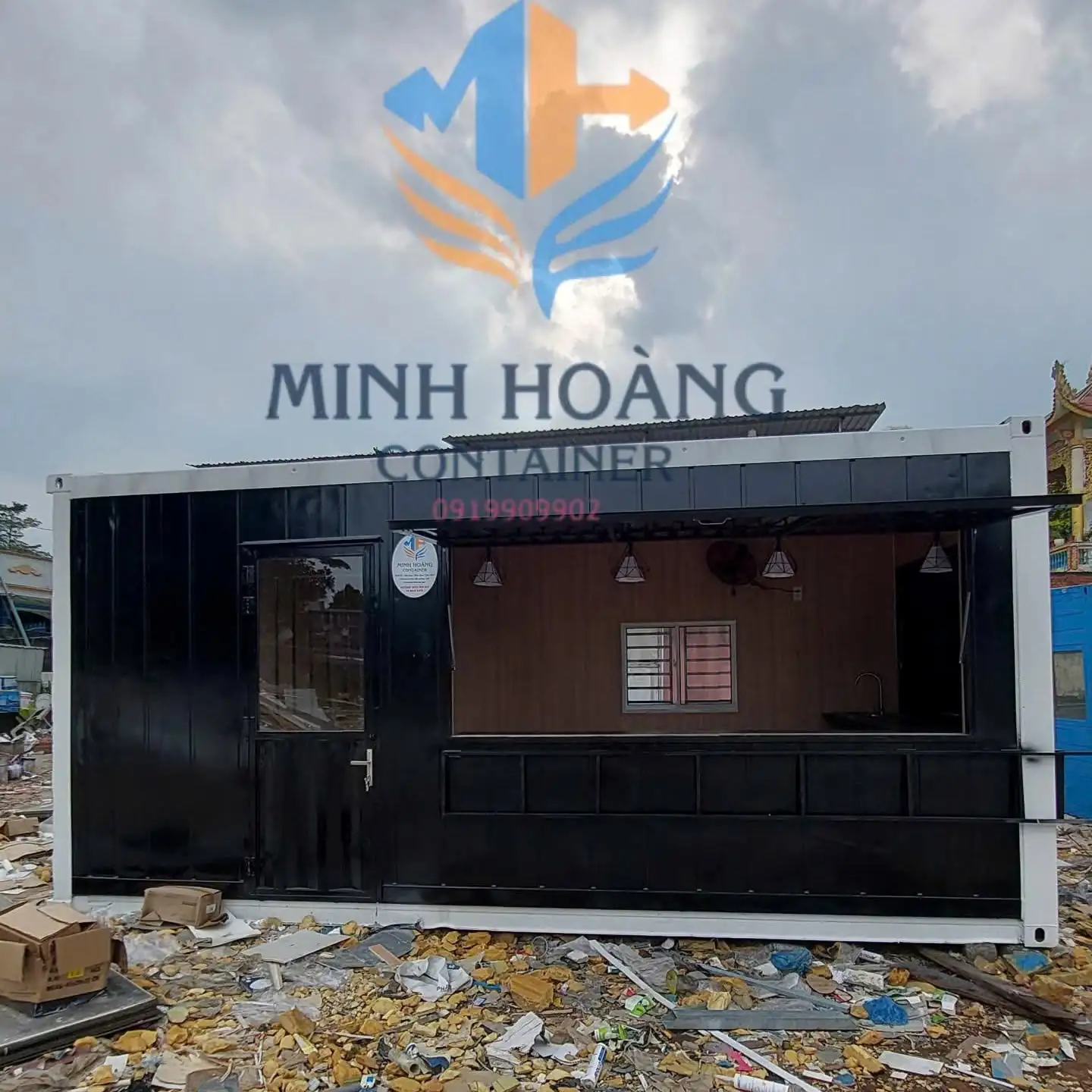 Container Cafe 20 Feet Đen Viền Trắng Có Toilet Cửa Ngoài 