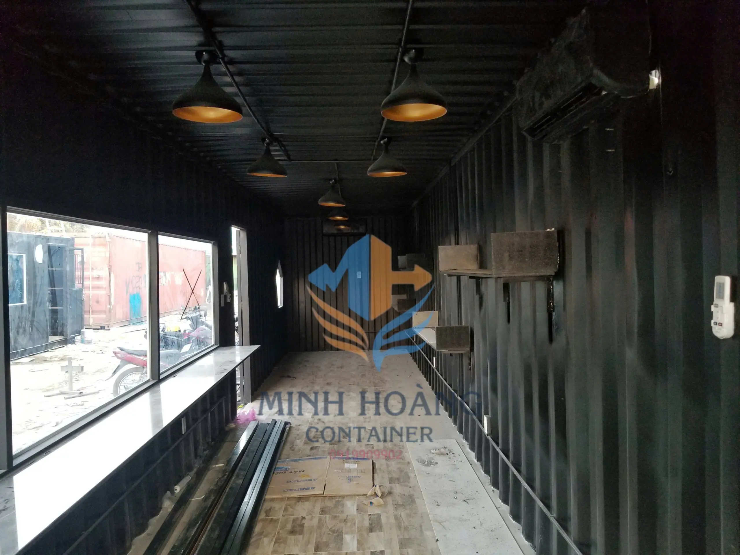 Container Cafe 40 Feet Đen Khung Kính Không Gian Mở