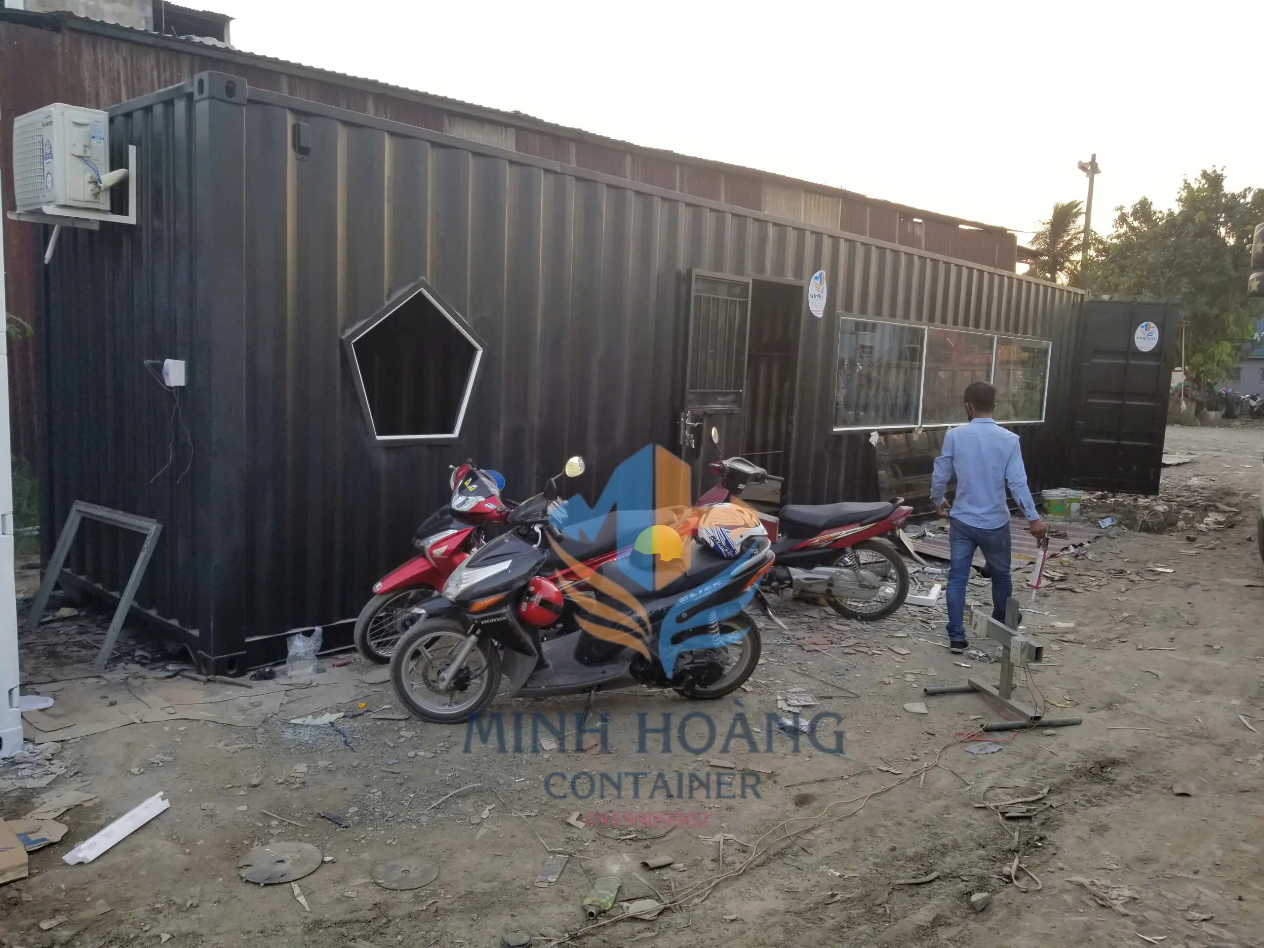 CONTAINER CAFE