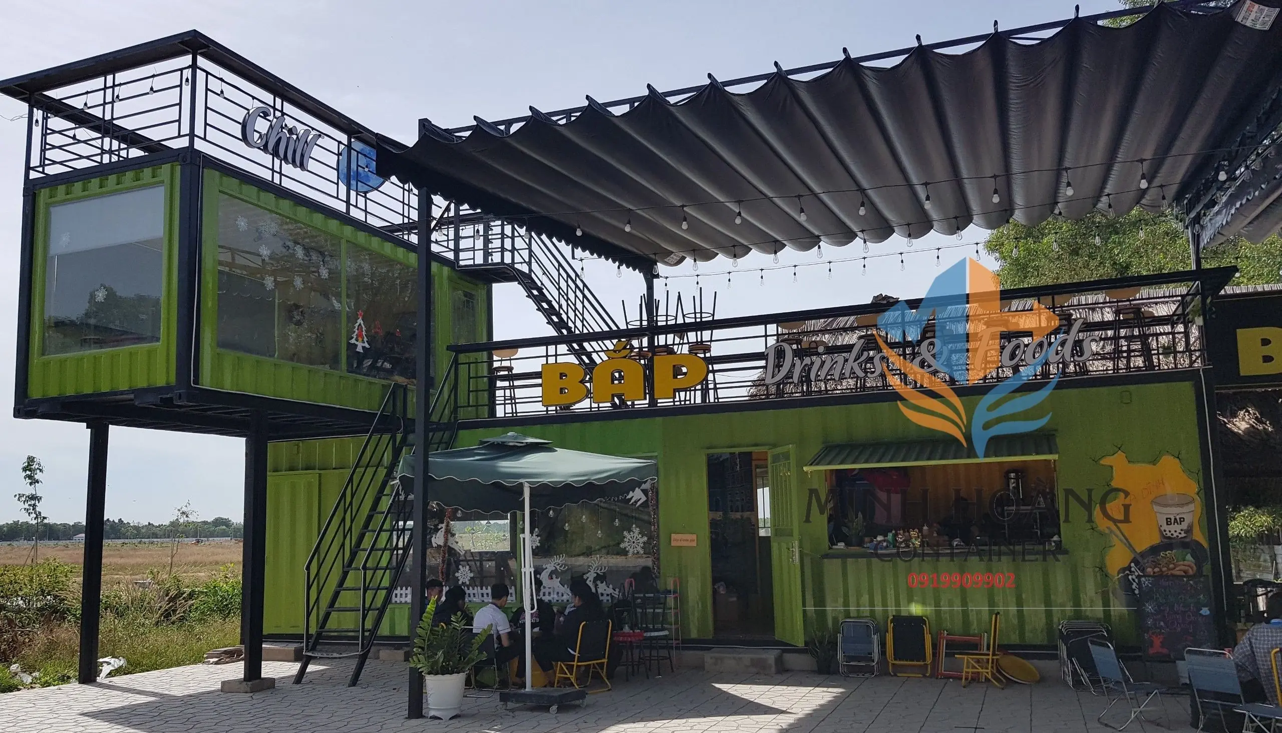 Container cafe ghép từ cont 40f + cont 20f xanh lá viền đen kèm 1 cont 20f vàng