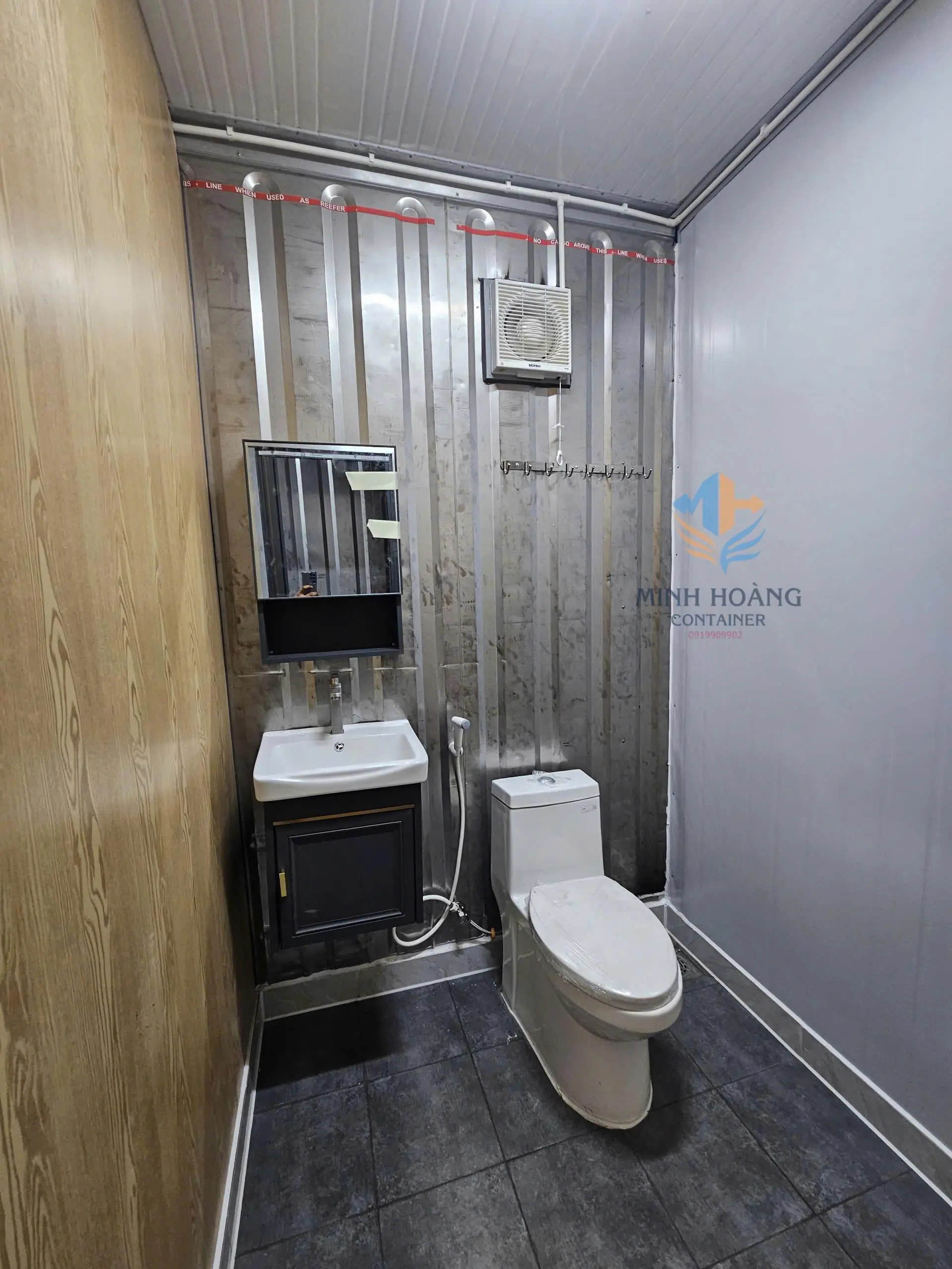 Container Văn Phòng 20 Feet Không Gian Toilet Hiện Đại