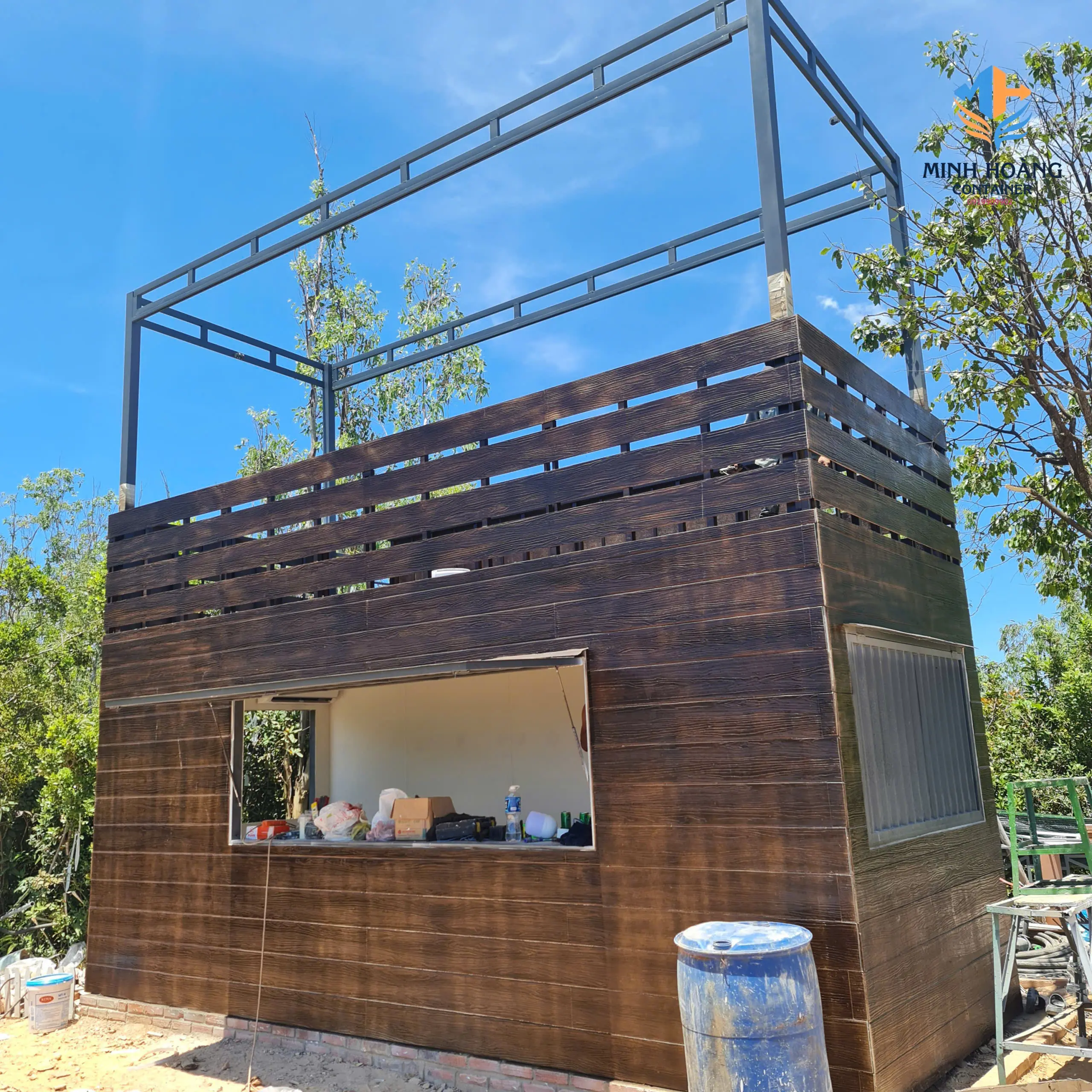 Container Cafe 20 Feet Giả Gỗ Có Sân Thượng: Giải Pháp Kinh Doanh Tối Ưu